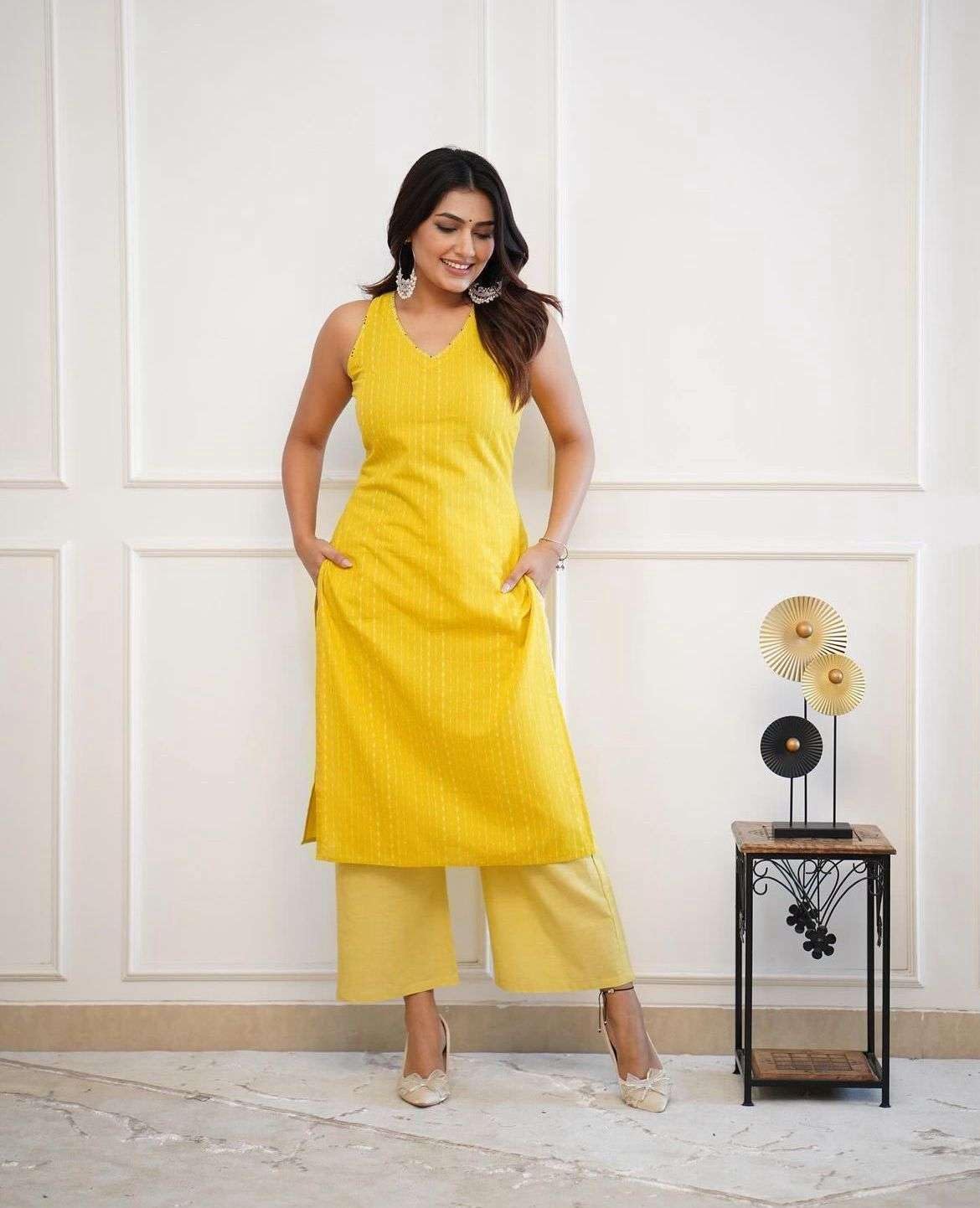 Women's Cotton Printed Sleeveless Straight Kurti With Pant Set