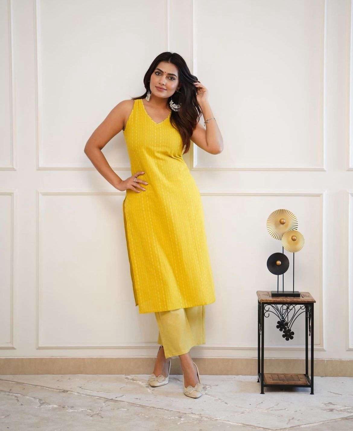Women's Cotton Printed Sleeveless Straight Kurti With Pant Set