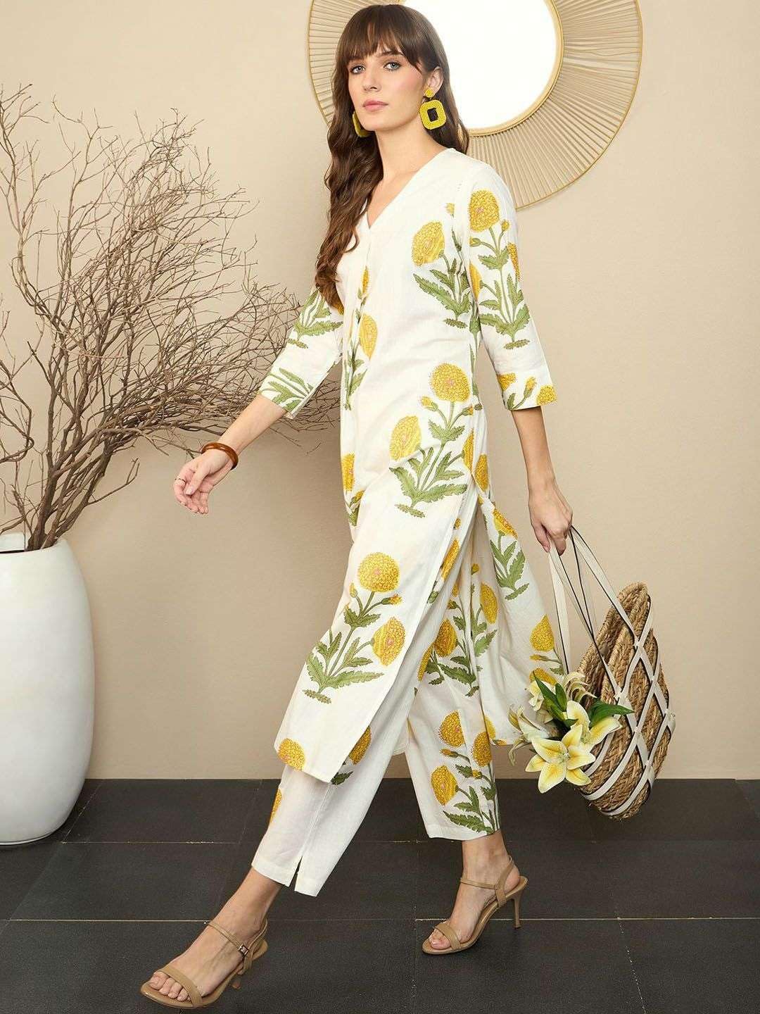 Women's Cotton  Floral Printed Straight  kurti with Pant (Off White)