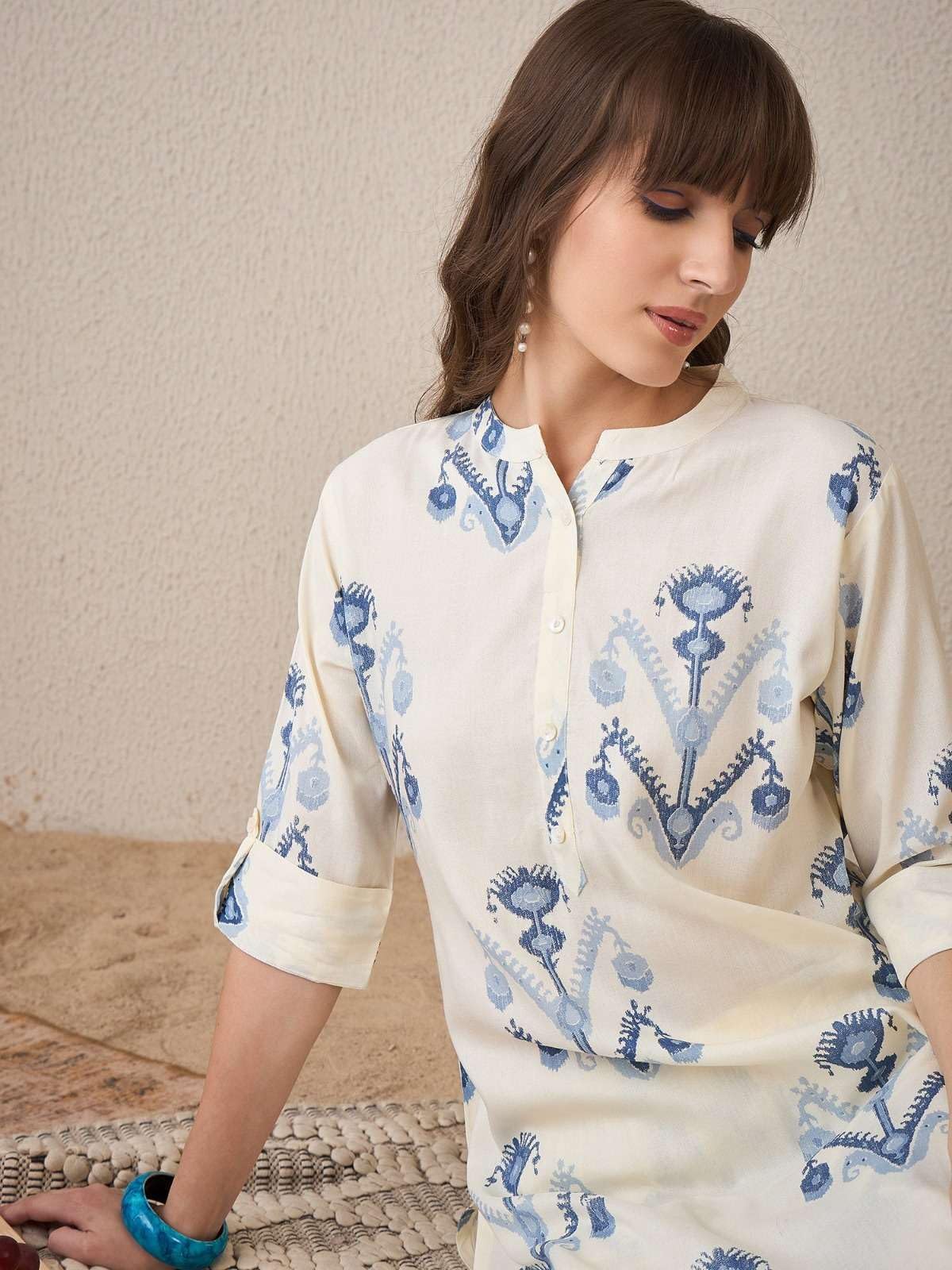 Women's Cotton  Printed flared kurti with V-neckline and side pockets paired with Matching PalAMzo Pant (Off White)
