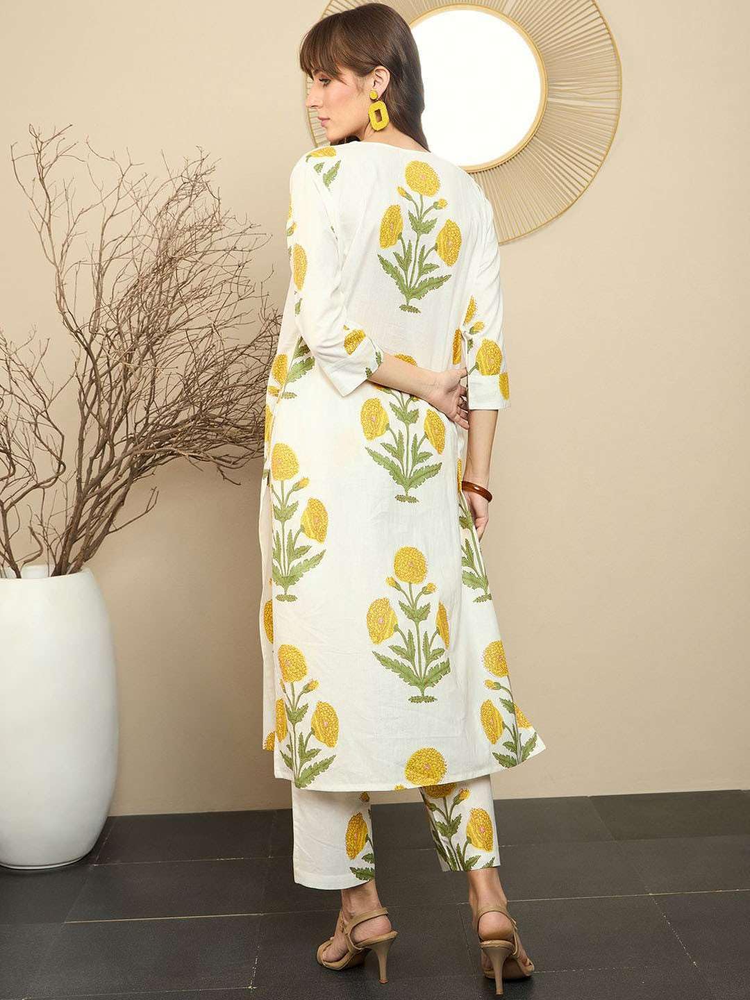 Women's Cotton  Floral Printed Straight  kurti with Pant (Off White)