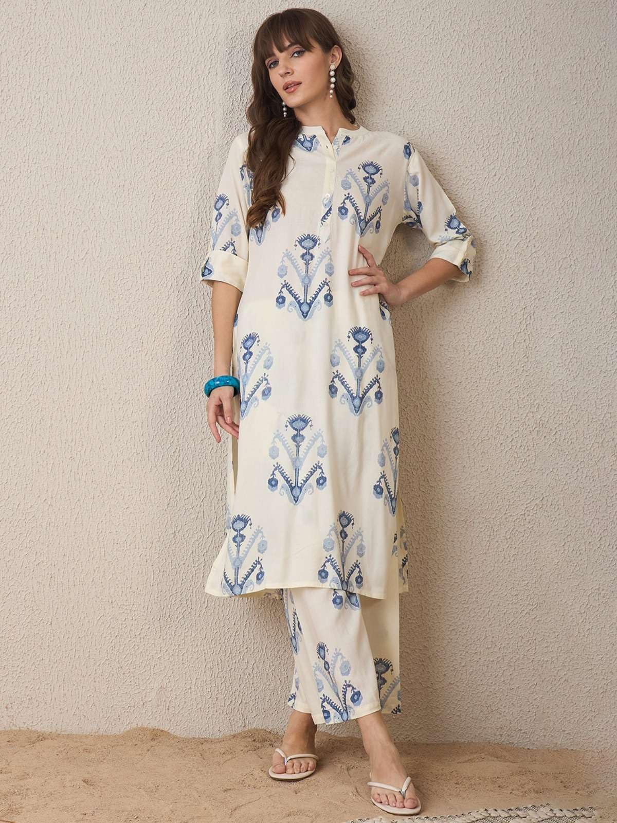 Women's Cotton  Printed flared kurti with V-neckline and side pockets paired with Matching PalAMzo Pant (Off White)